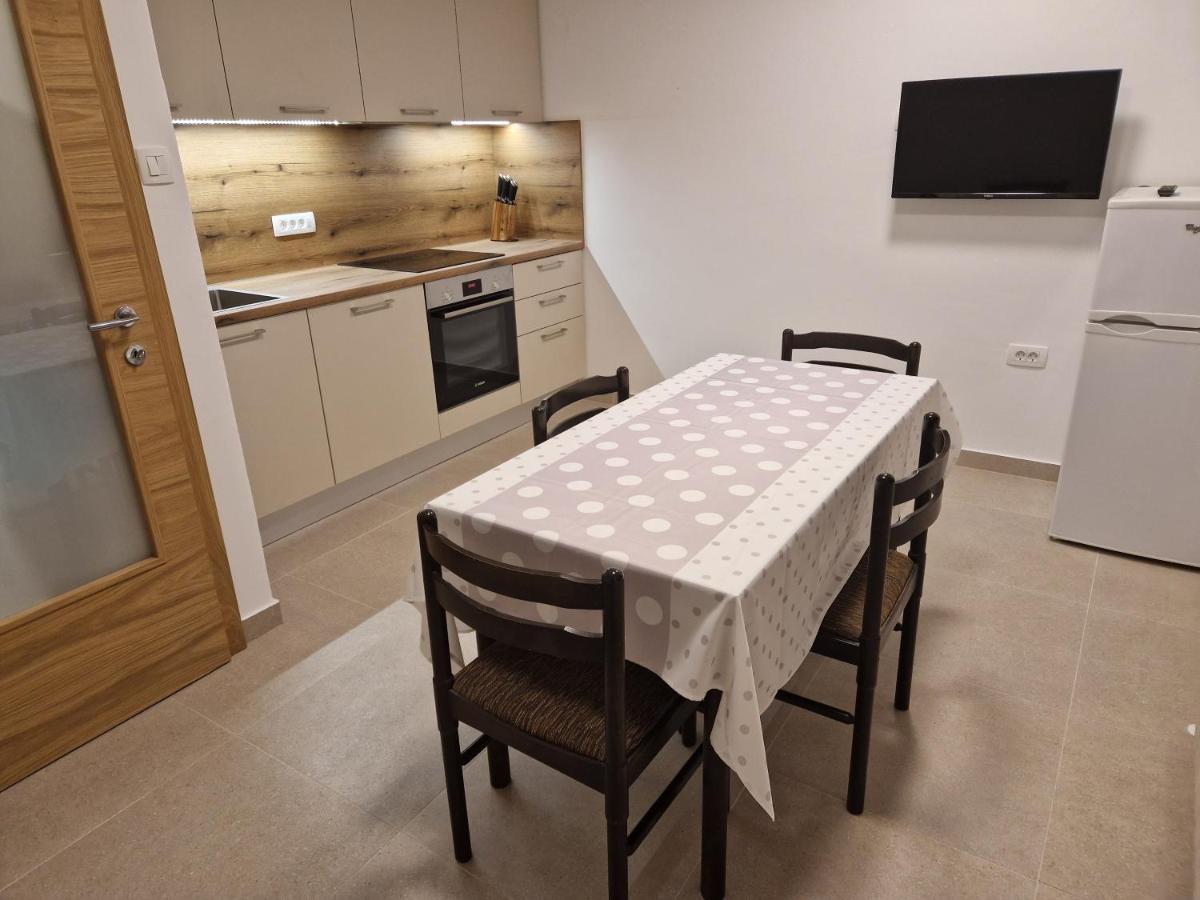 Apartments Cerovic مالينسكا المظهر الخارجي الصورة