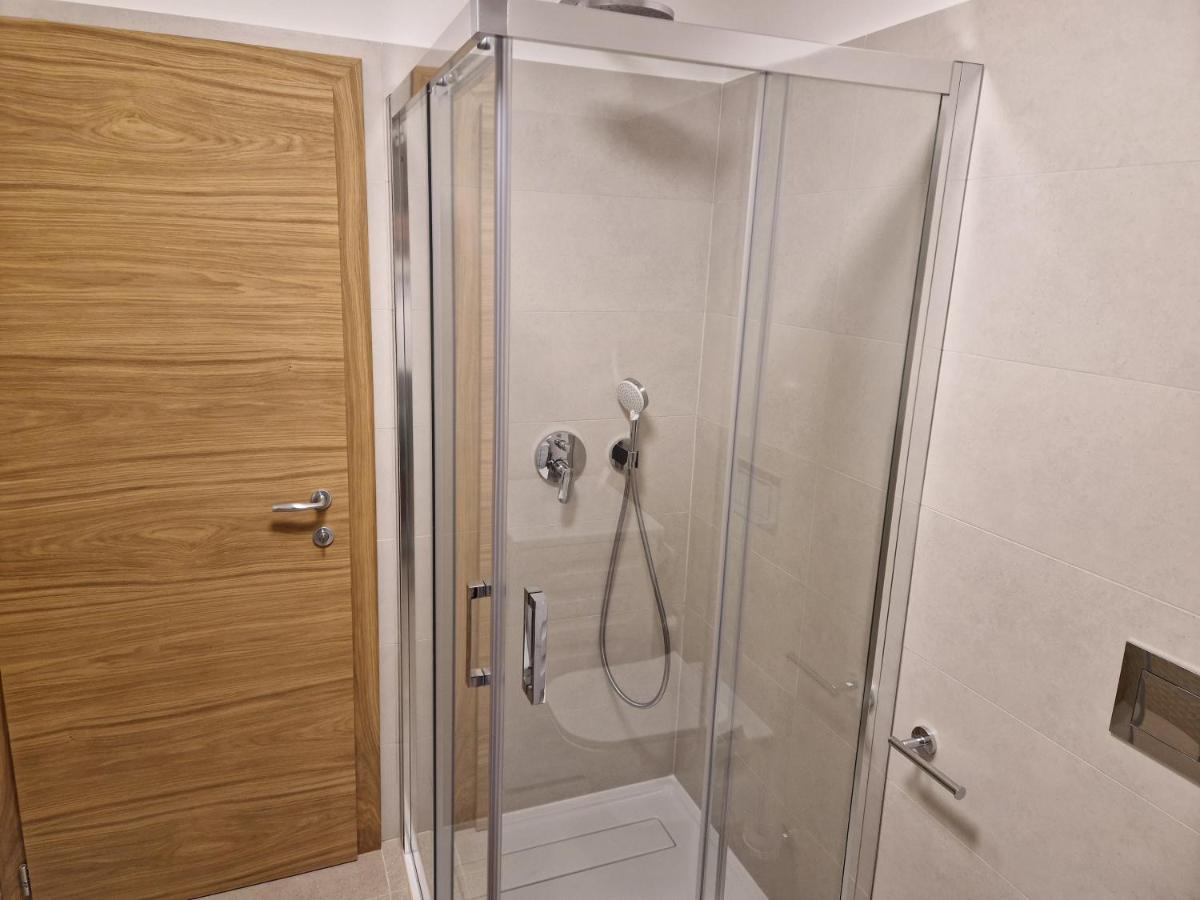 Apartments Cerovic مالينسكا المظهر الخارجي الصورة